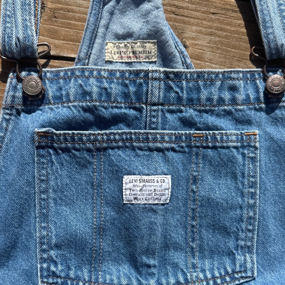 Like New Levi's Baggy Overalls - Picture 2 of 4